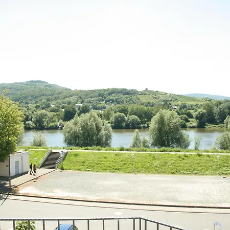 Weinhaus Stettler ゲストハウス